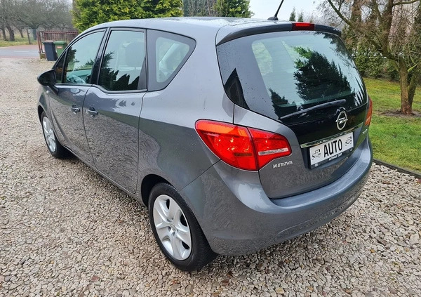 Opel Meriva cena 34555 przebieg: 115900, rok produkcji 2015 z Przysucha małe 781